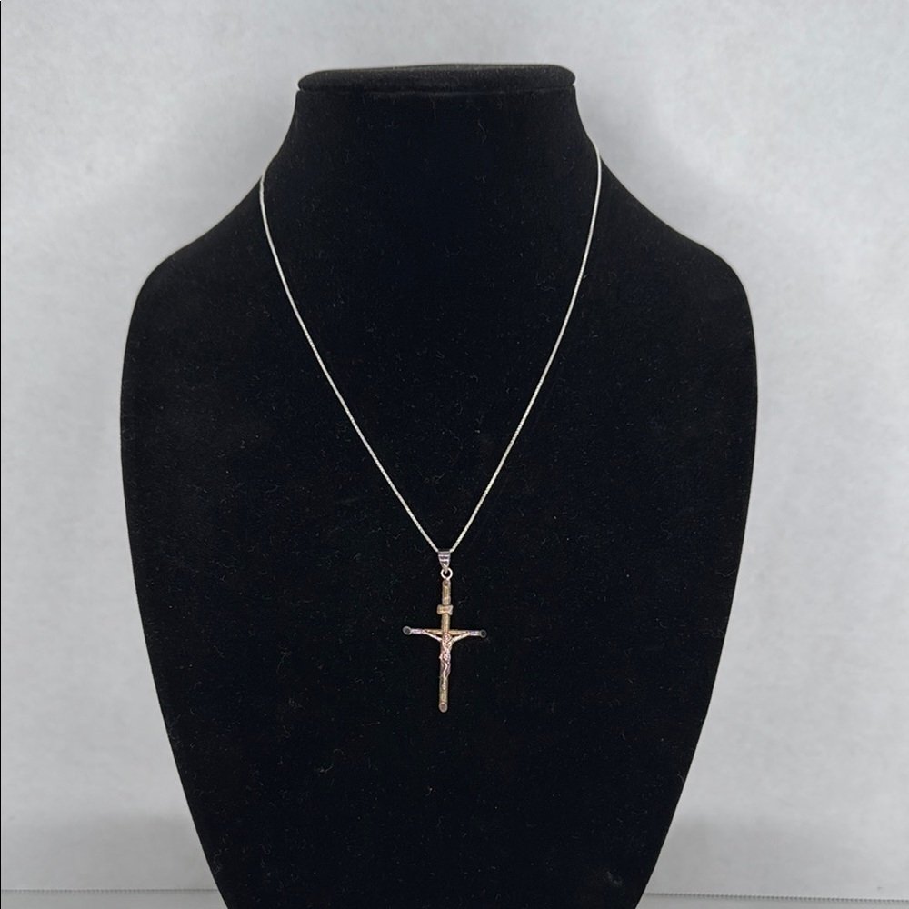 Vintage Estate Cross Pendant 925 Sterling Necklace with Delicate Chain lot A53